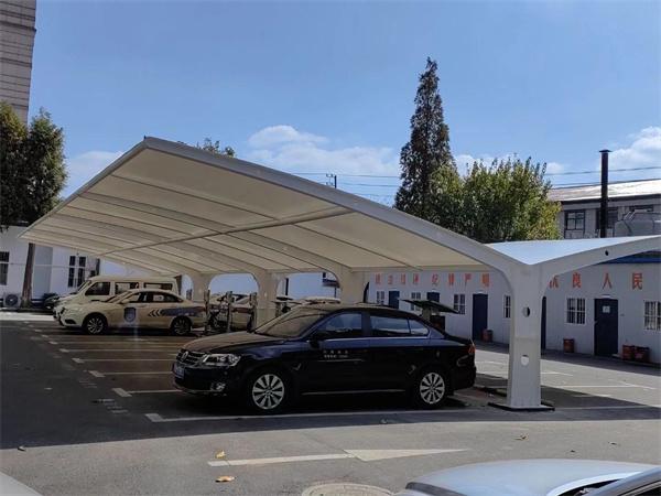 做一个膜结构停车棚要多少钱？价格怎么算的